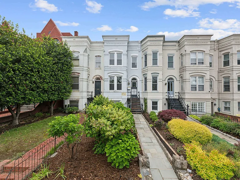 Lovely office space steps from the Capitol