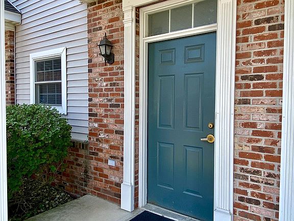 3rd image of 944 W Trailcreek Dr #944