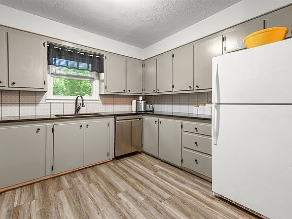 5th image of 3341 Rosedale Dr