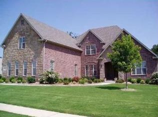 4654 N Rockledge Dr, Fayetteville, AR 72764