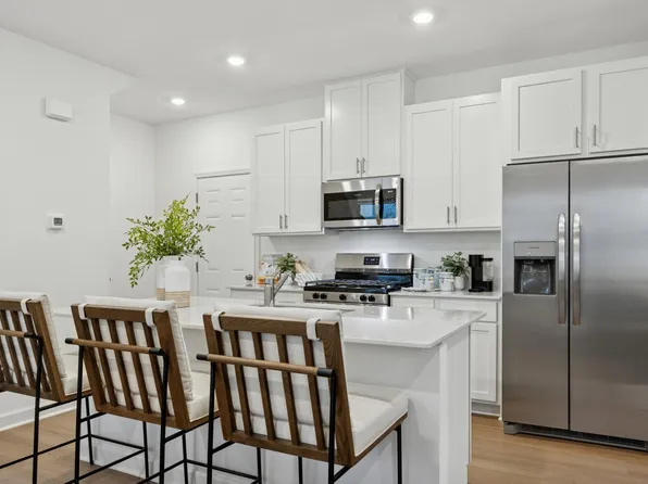 11005 203rd St W, Lakeville, MN 55044