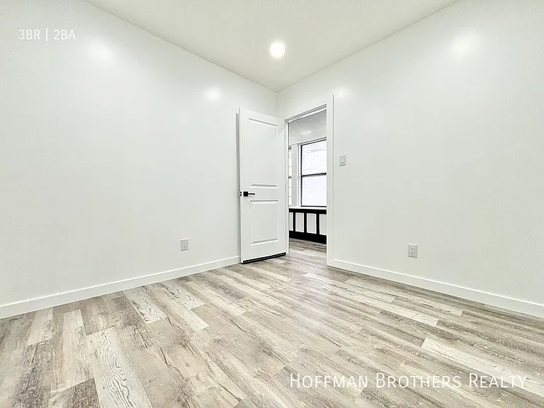 1518 W 11th Pl #1/2 — Photo 12
