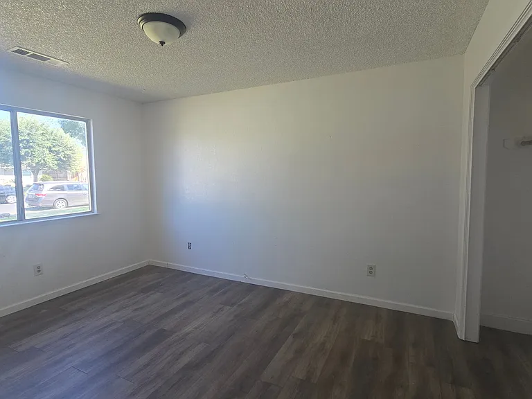 2146 Neill Way — Photo 8