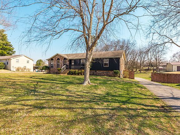 4th image of 145 Lori Lee Dr