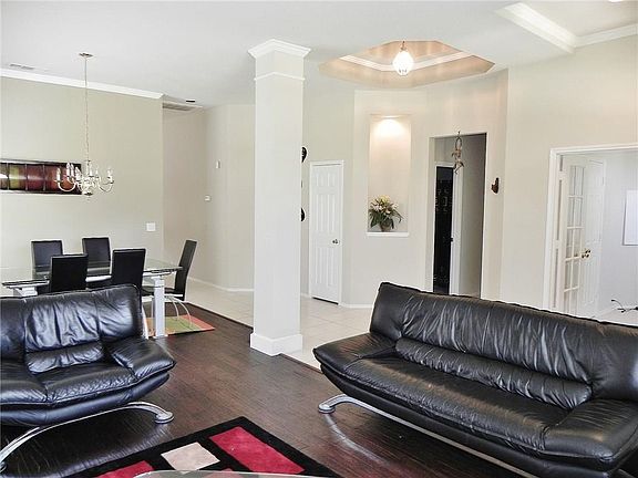 3rd image of 2416 Ravenhurst Dr