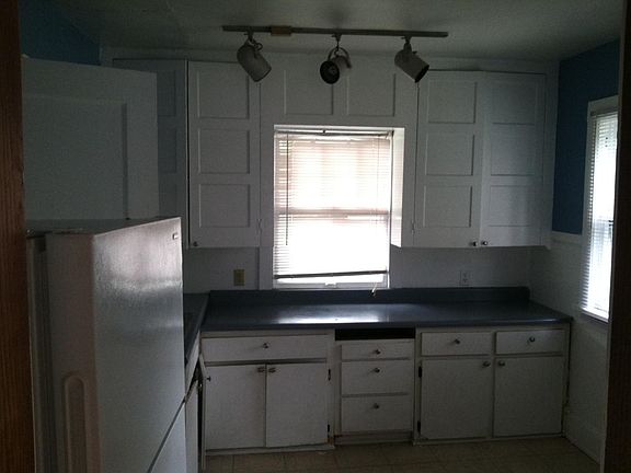3rd image of 1802 Auburn St