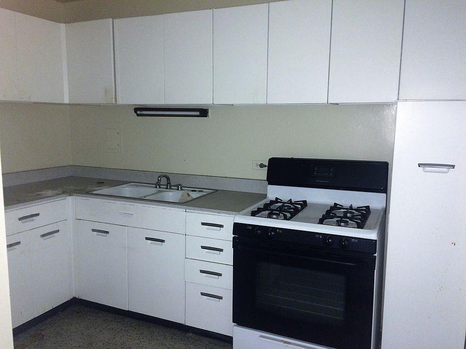 2nd image of 1400 E 55th St #313S