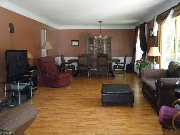 4th image of 10637 Laurel Ln