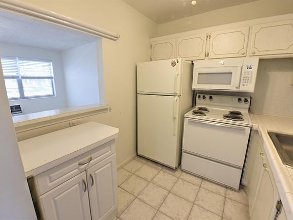5th image of 327 Camden N