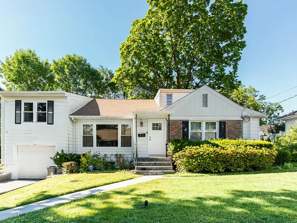 31 Frederick Ln