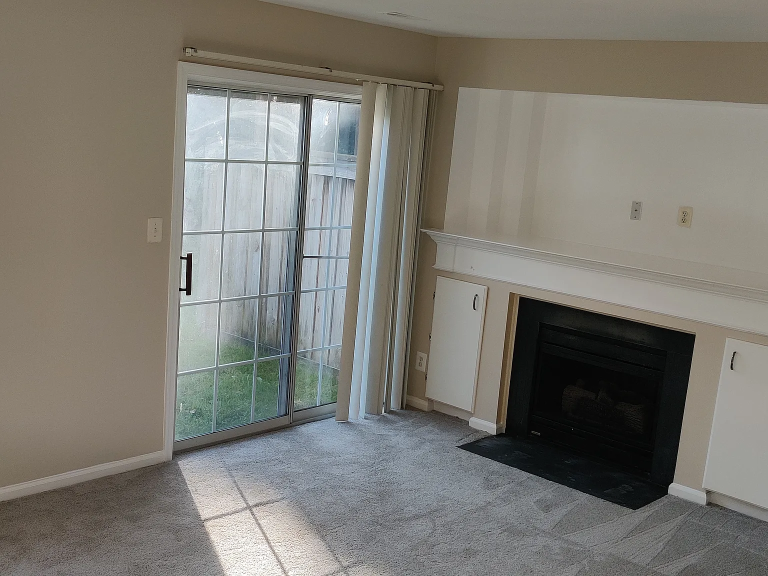 3 bed, 1960 sqft, $3,000 — Photo 3