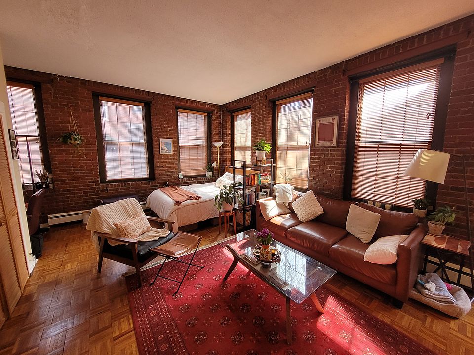 1st image of 19 Fayette St APT 3A