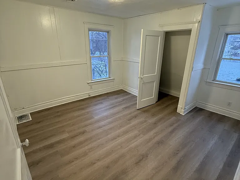 1425 Camp Ave — Photo 20
