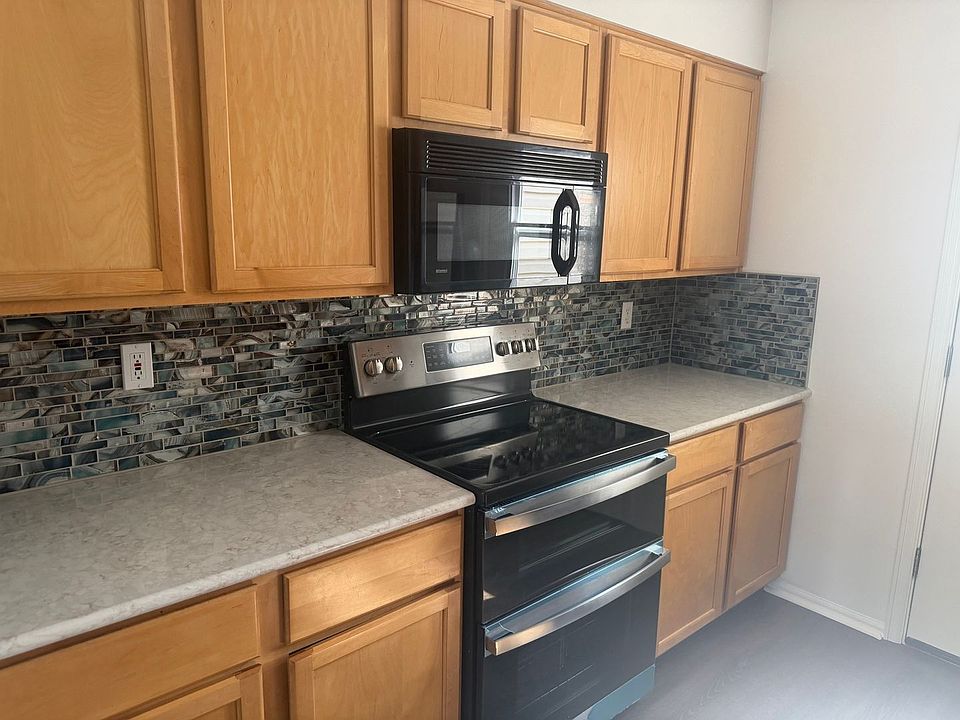 1st image of 2155 Meadow Ct