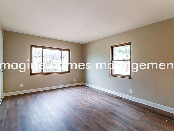 2nd image of 1407 Beacon St