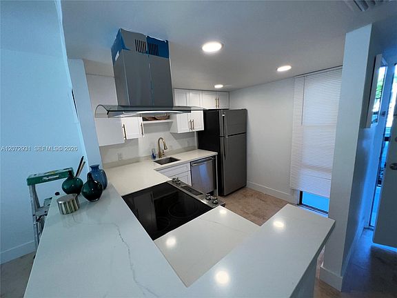 4th image of 20500 W Country Club Dr APT 117