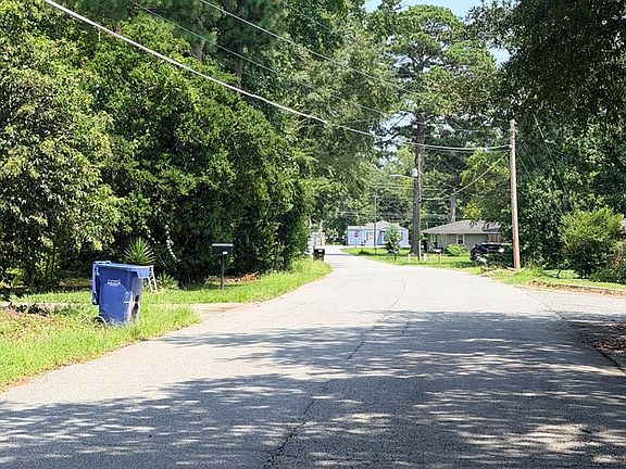 4th image of 3857 Woodland Dr