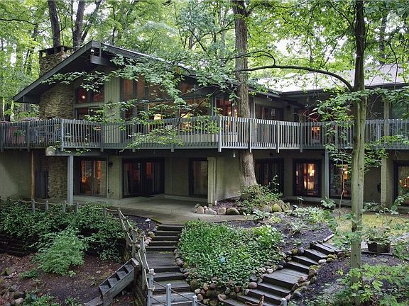 2nd image of 640 Rocky Hollow Dr