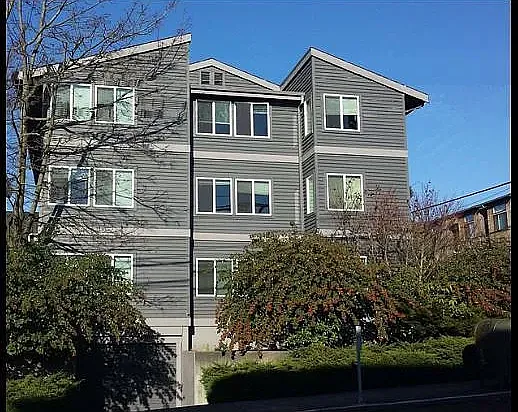Caprice Apartments — Photo 2
