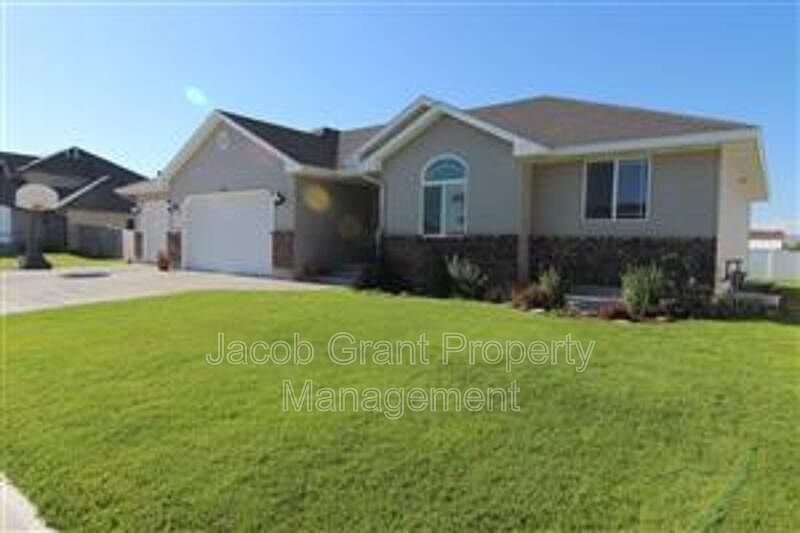 1st image of 5005 Chimney Rock Dr