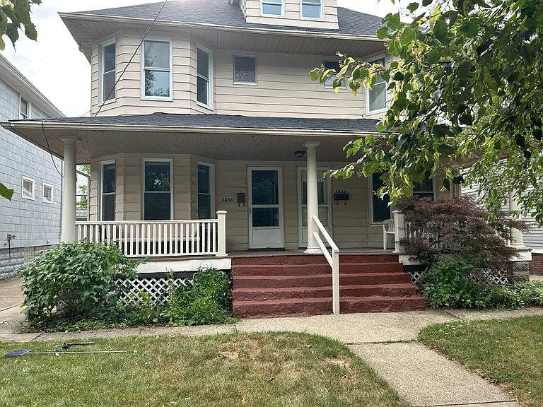 1454 Lakeland Ave — Photo 1