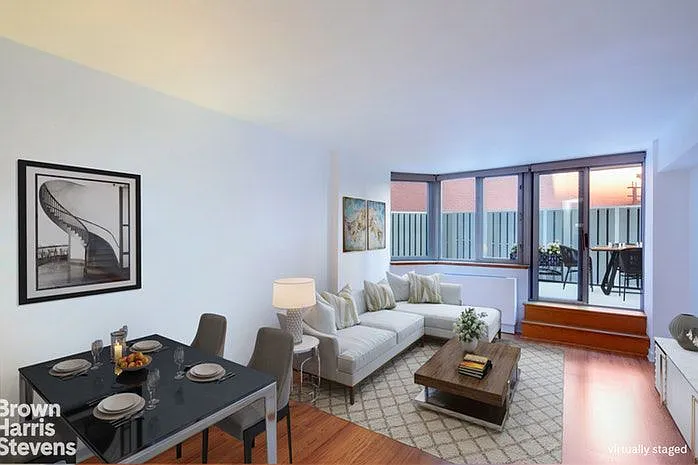 500 W 43rd St APT 3J photo 1