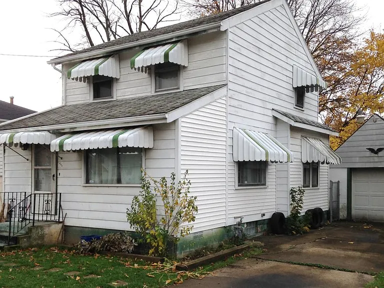 1410 15th St NE — Photo 1