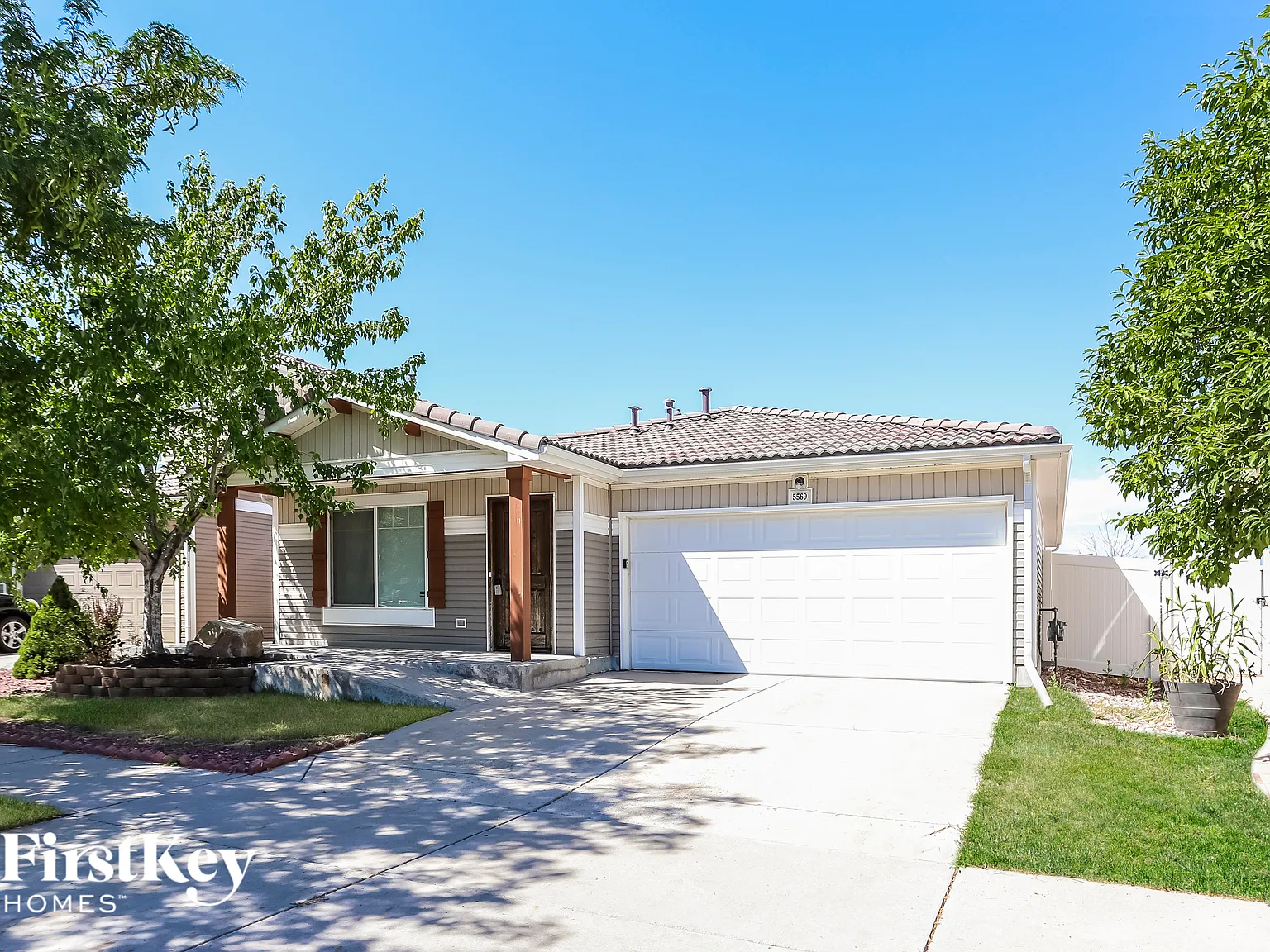 3 bed, 2.0 bath, 1279 sqft, $3,170 — Photo 2