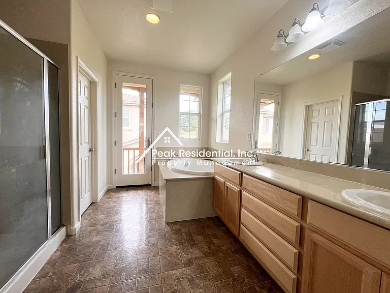 882 Bullion Ln — Photo 27