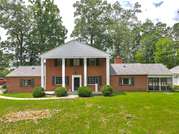 8212 Loman Dr, Roanoke, VA 24019