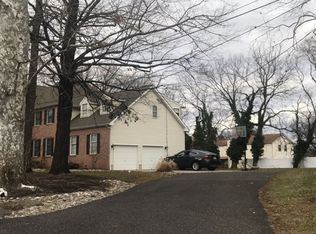 42 Greentree Rd, Marlton, NJ 08053