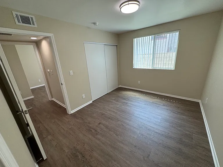 6842 Morella Ave #3 — Photo 41