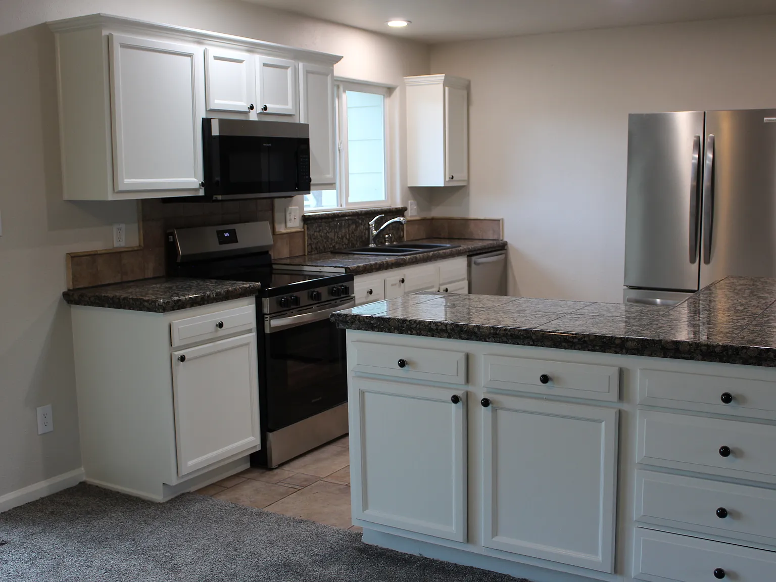 5 bed, 2350 sqft, $2,495 — Photo 2