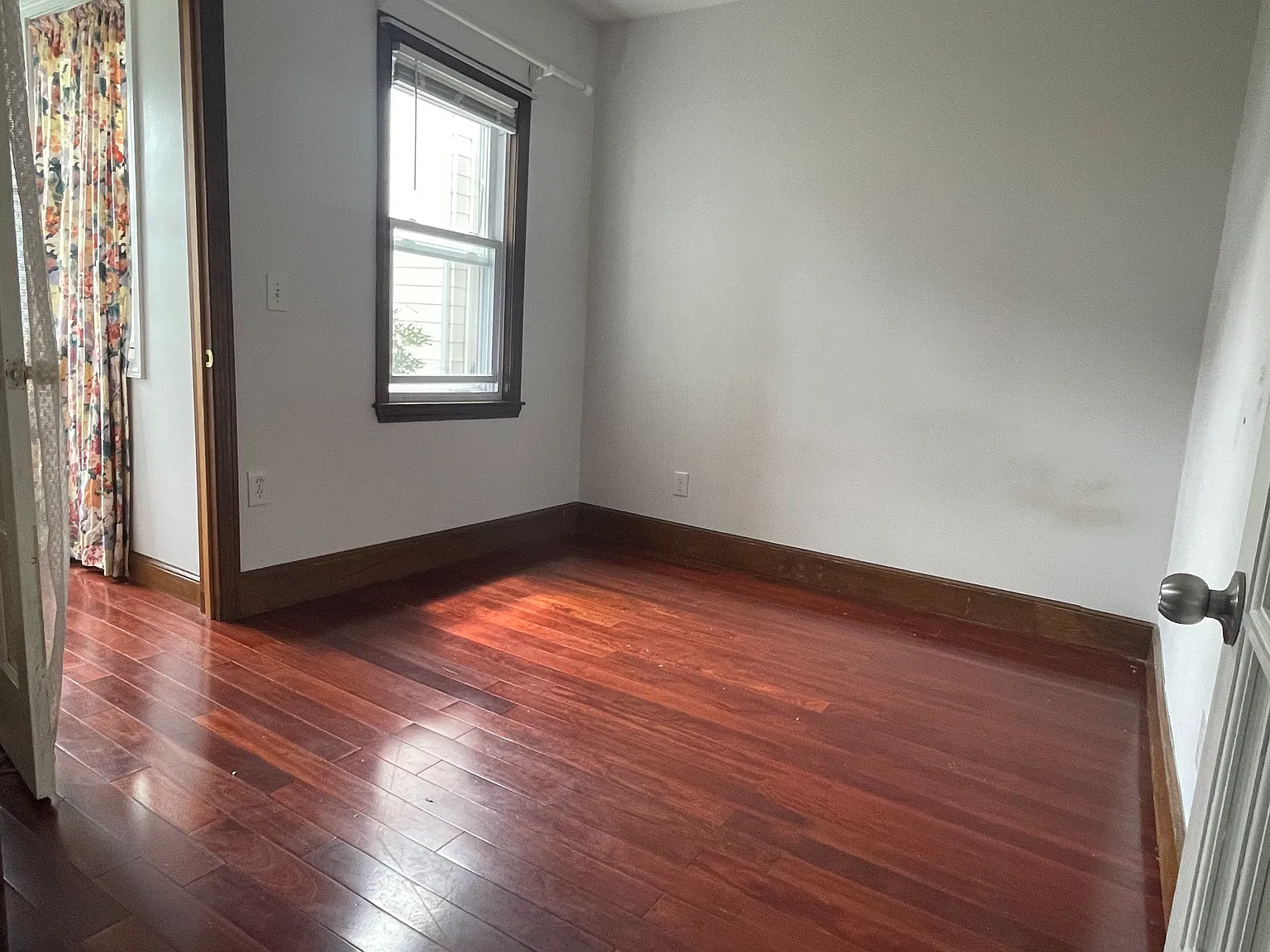 Studio, 574 sqft, $1,600 — Photo 3