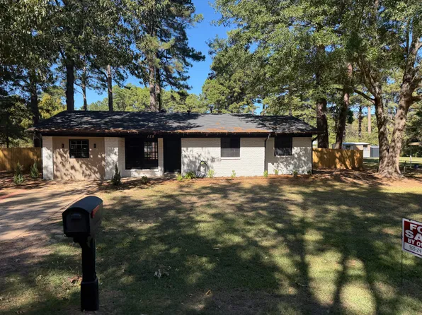 128 Lakeshore Dr, Texarkana, TX 75501