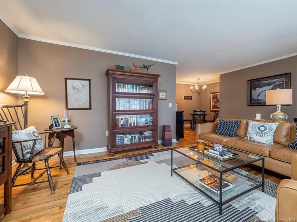 33 Village Walk #33, Wilton, CT 06897