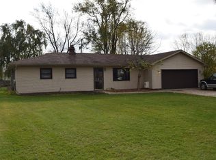 6347 Woodsdale Dr, Grand Blanc, MI 48439