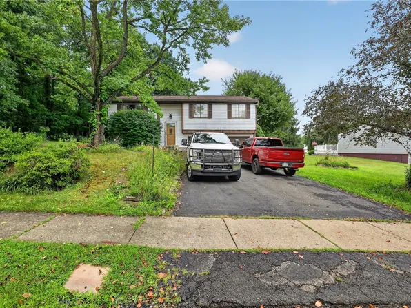 575 Apollo Dr, Freedom, PA 15042