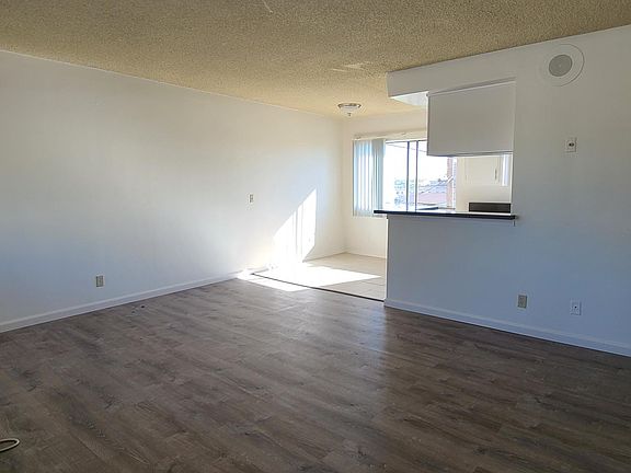 4th image of 1104 S Marengo Ave APT L