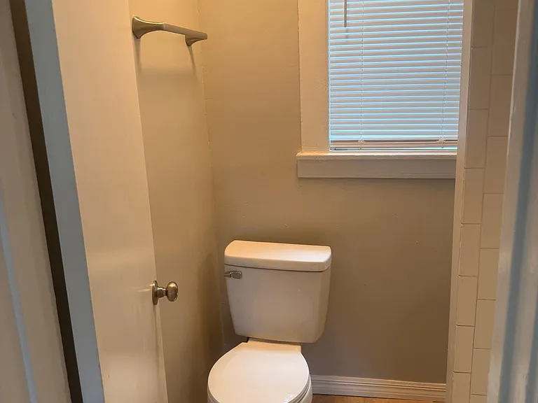 514 Avenue C NE #4 — Photo 8
