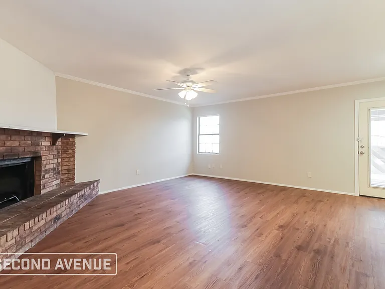 416 Woodcrest Way — Photo 5