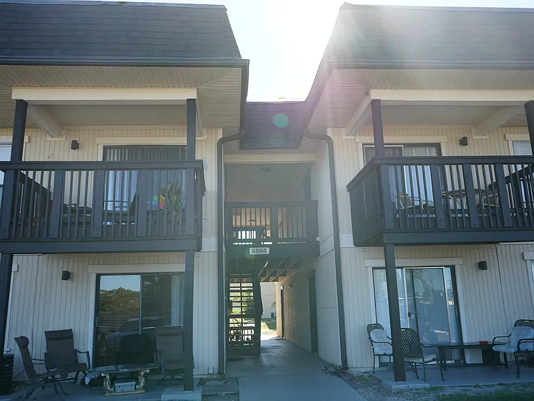 Royal Bay Apartments — Photo 13