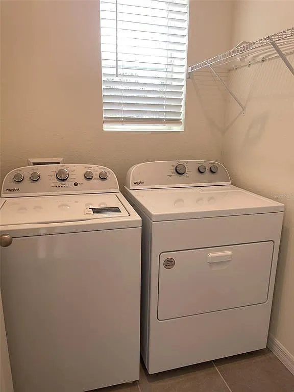 3 bed, 2.0 bath, 1504 sqft, $2,300 — Photo 3