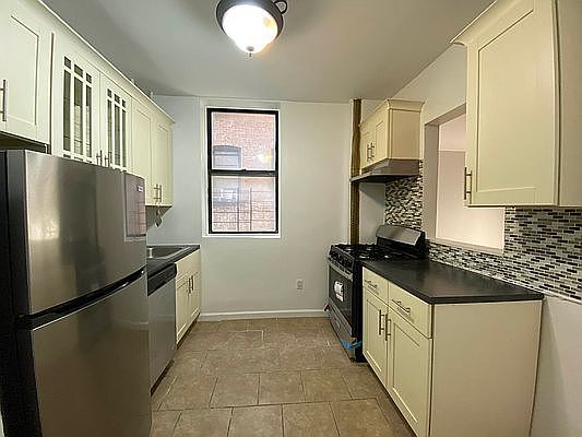 2nd image of 570 W 150th St #32