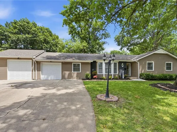 8821 Lowell Ave, Overland Park, KS 66212