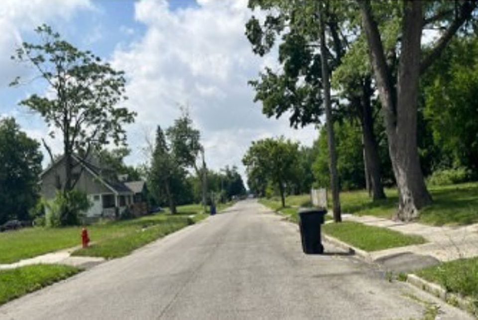 Exterior Neighborhood (street photo)
