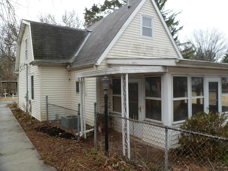 3670 Etna St — Photo 2