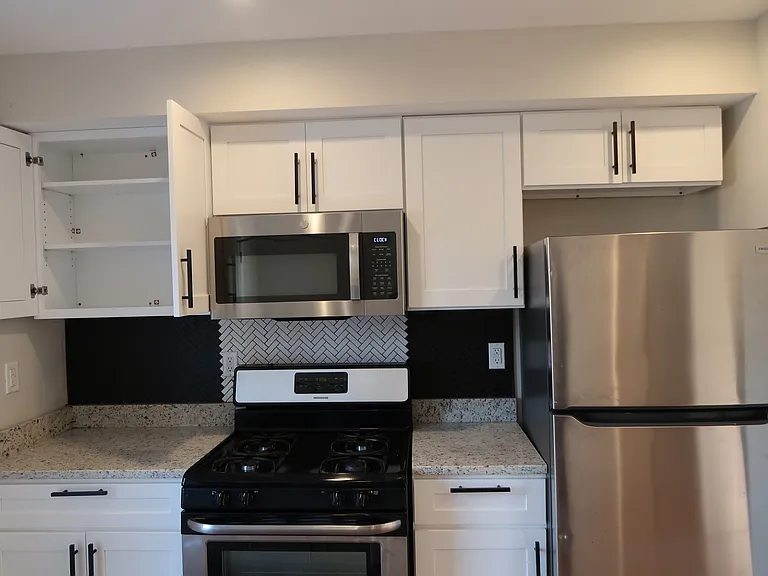 5301 Maple Ave — Photo 1