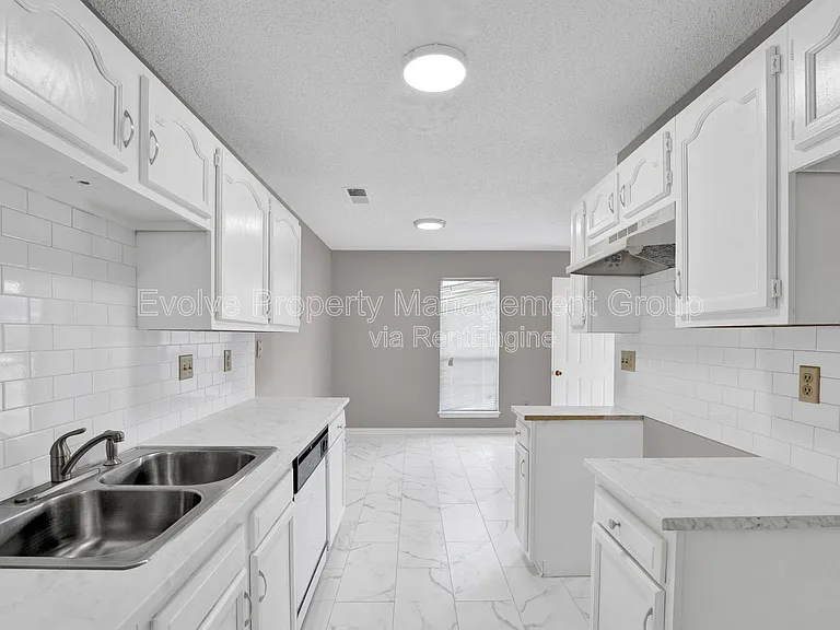 3014 Meadows Ln — Photo 18