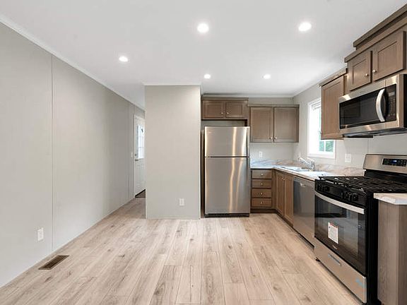 5th image of 3055 Hillanlake Dr #139